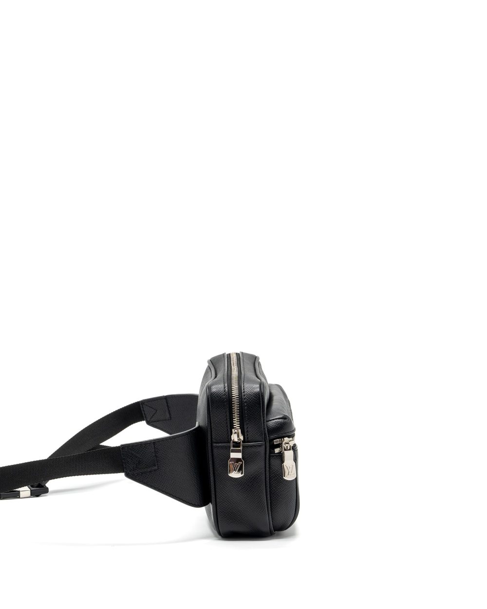 AAA Replica Louis Vuitton LV TAIGA BUM BAG OUTDOOR LEATHER BLACK SHW