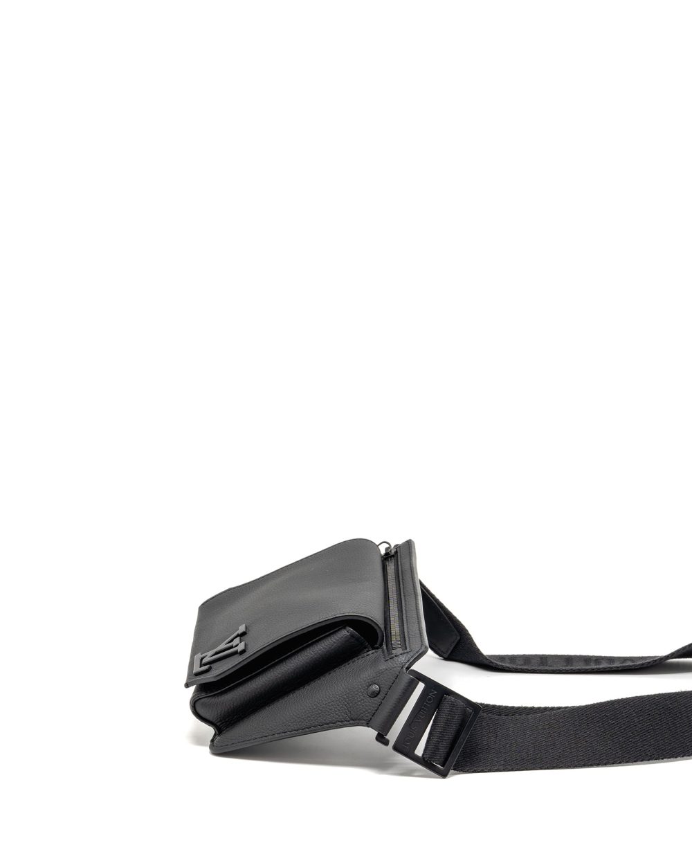 AAA Replica Louis Vuitton LV AEROGRAM TAKEOFF SLING BLACK GRAINED CALFSKIN BLACK HARDWARE