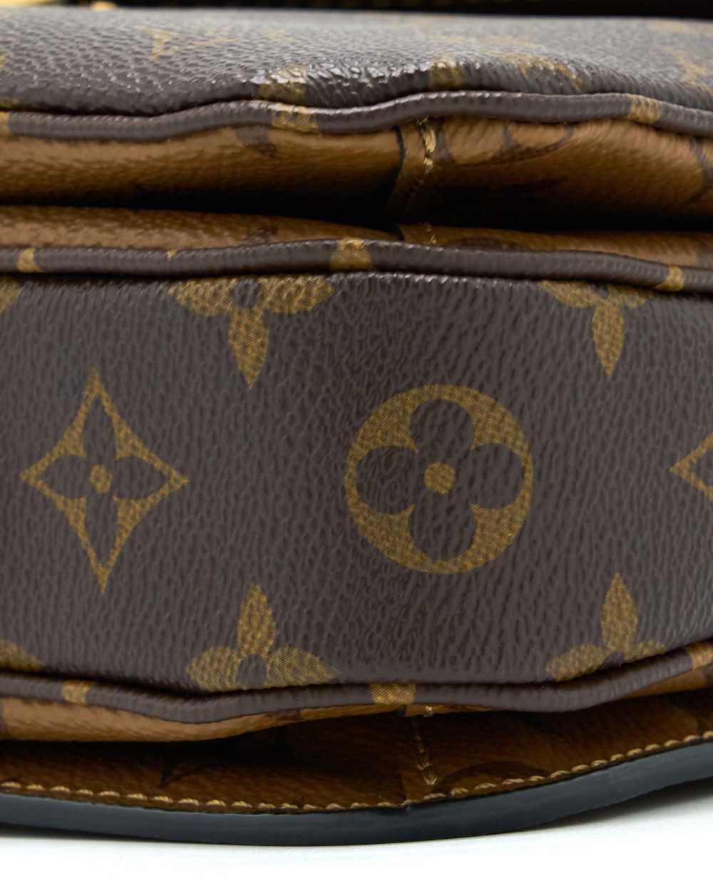 AAA Replica Louis Vuitton LV POCHETTE MÉTIS MONOGRAM REVERSE CANVAS GHW