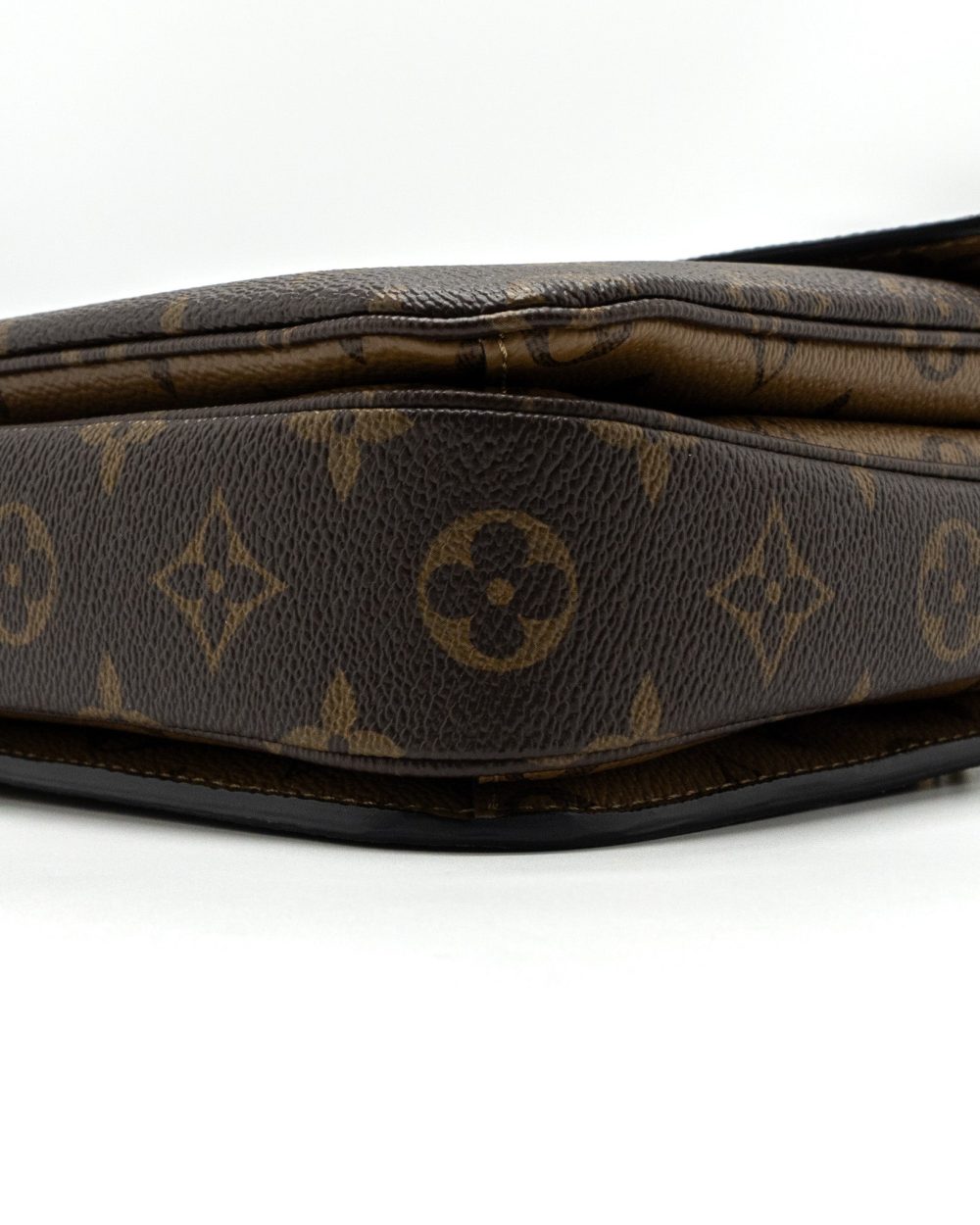 AAA Replica Louis Vuitton LV POCHETTE MÉTIS MONOGRAM REVERSE CANVAS GHW