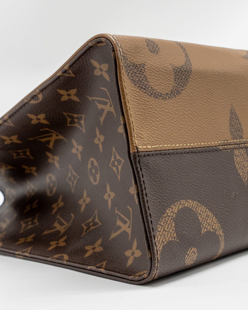 AAA Replica Louis Vuitton LV ONTHEGO MM MONOGRAM/MONOGRAM REVERSE CANVAS GHW
