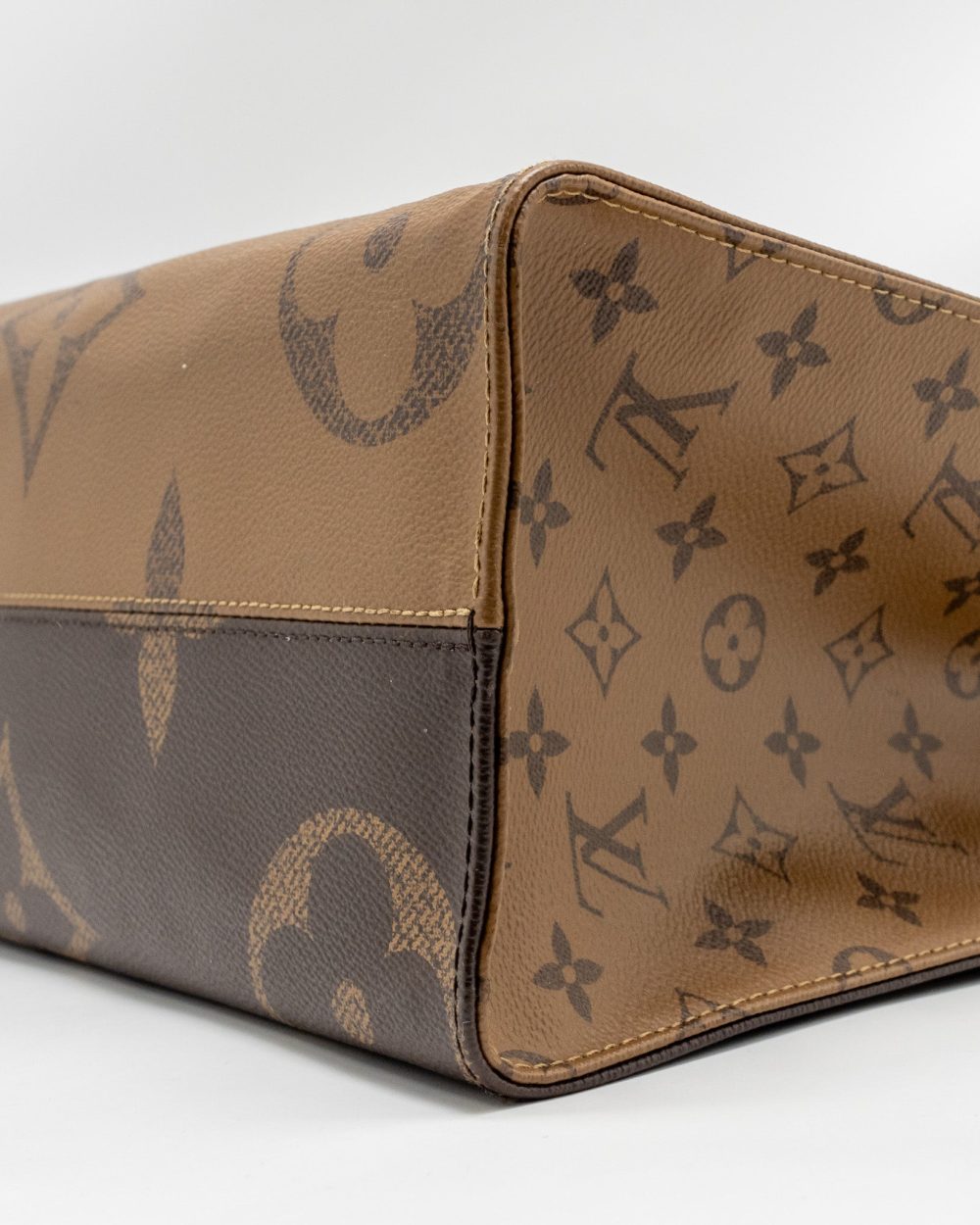 AAA Replica Louis Vuitton LV ONTHEGO MM MONOGRAM/MONOGRAM REVERSE CANVAS GHW