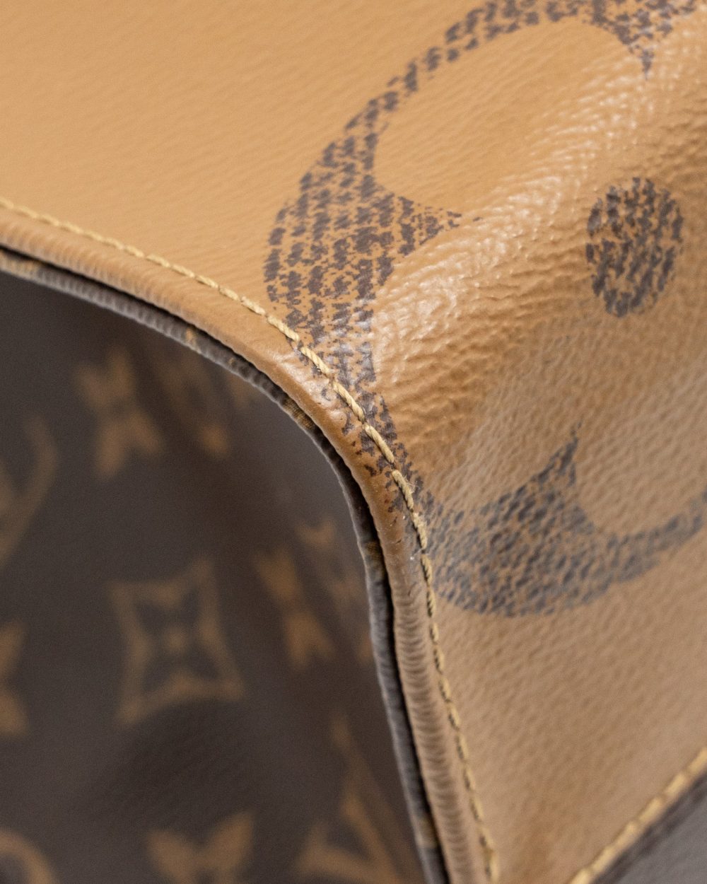 AAA Replica Louis Vuitton LV ONTHEGO MM MONOGRAM/MONOGRAM REVERSE CANVAS GHW