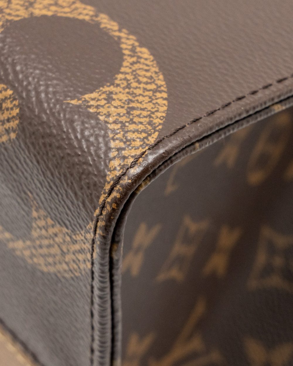 AAA Replica Louis Vuitton LV ONTHEGO MM MONOGRAM/MONOGRAM REVERSE CANVAS GHW