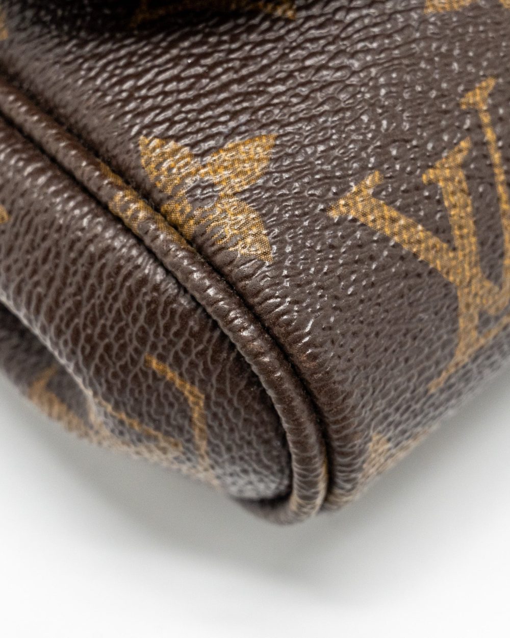 AAA Replica Louis Vuitton LV FAVOURITE PM MONOGRAM CANVAS GHW