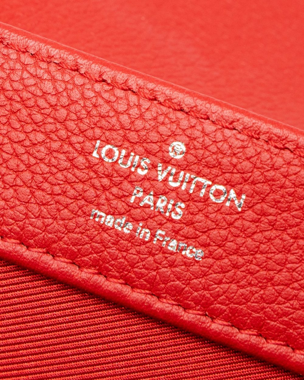 AAA Replica Louis Vuitton LV LOCKME II BB CALFSKIN RUBIS SHW