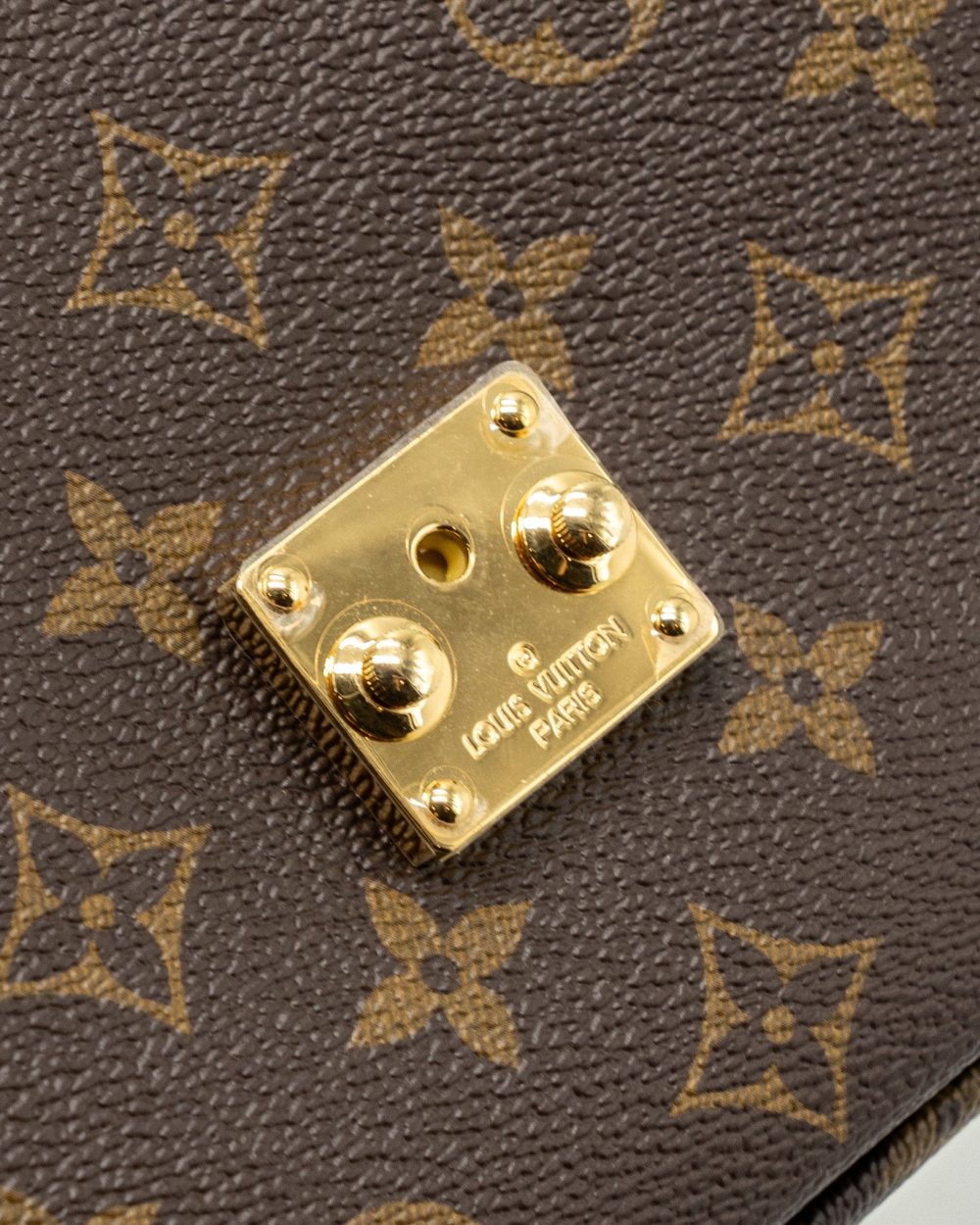 AAA Replica Louis Vuitton LV POCHETTE MÉTIS MONOGRAM REVERSE CANVAS GHW