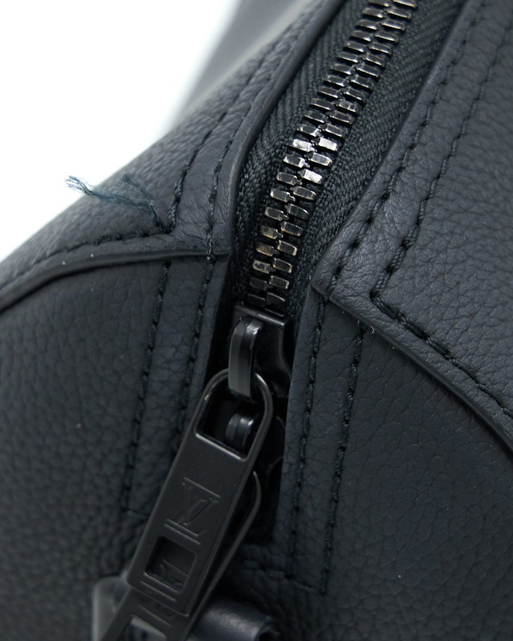 AAA Replica Louis Vuitton LV CITY KEEPALL GRAINED CALFSKIN BLACK WITH BLACK HARDWARE (NEW VERSION)