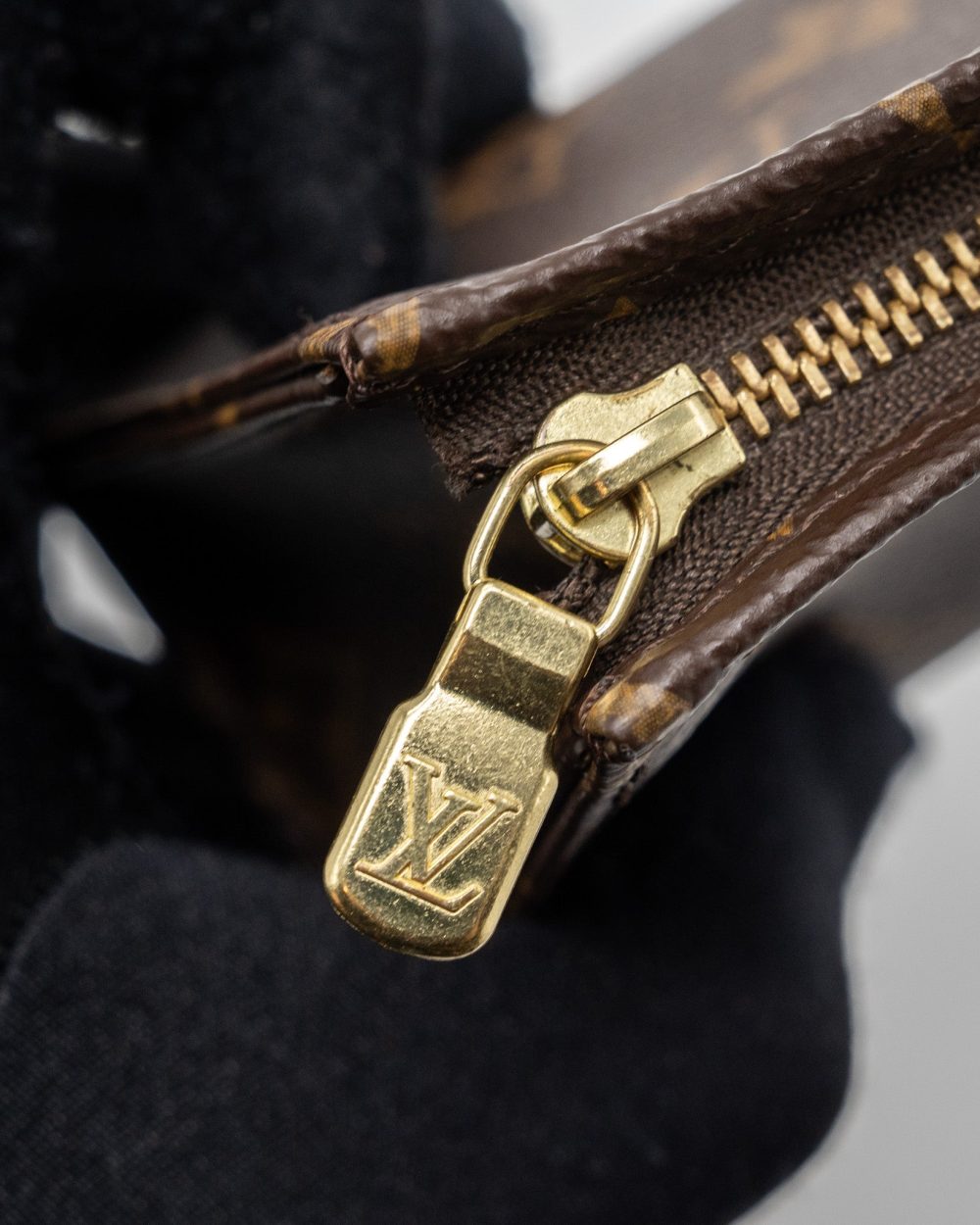 AAA Replica Louis Vuitton LV SIZE 15 TOILETRY POUCH MONOGRAM GHW
