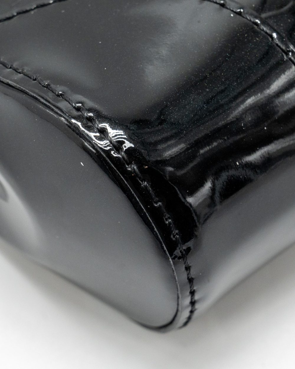 AAA Replica Louis Vuitton LV VERNIS SANTA MONICA CLUTCH PATENT BLACK GHW