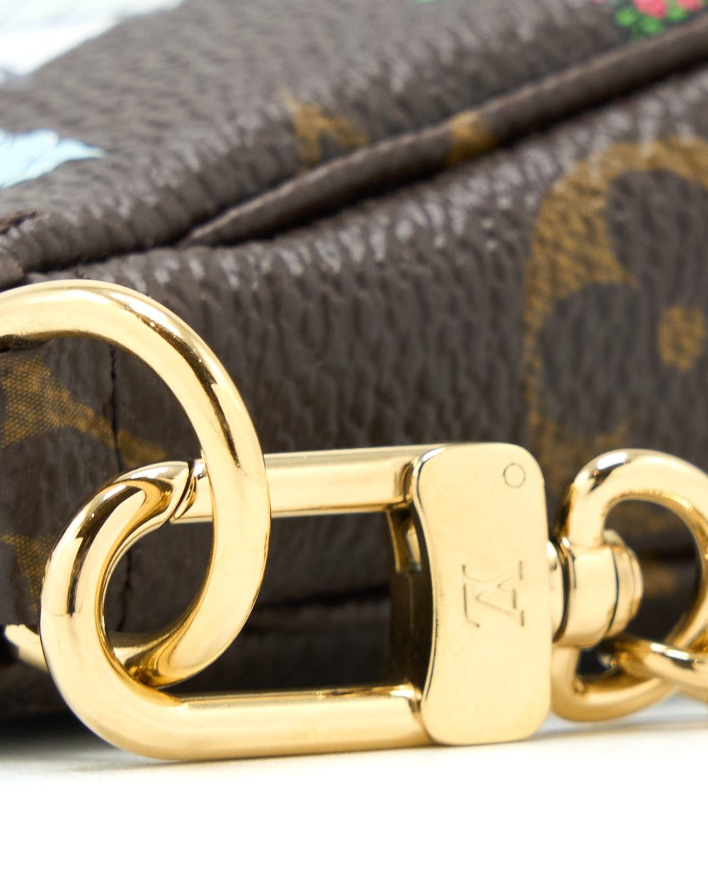 AAA Replica Louis Vuitton LV 2022 CHRISTMAS LIMITED MINI POCHETTE ACCESSORIES MONOGRAM CANVAS SEOUL BOUTIQUE GHW