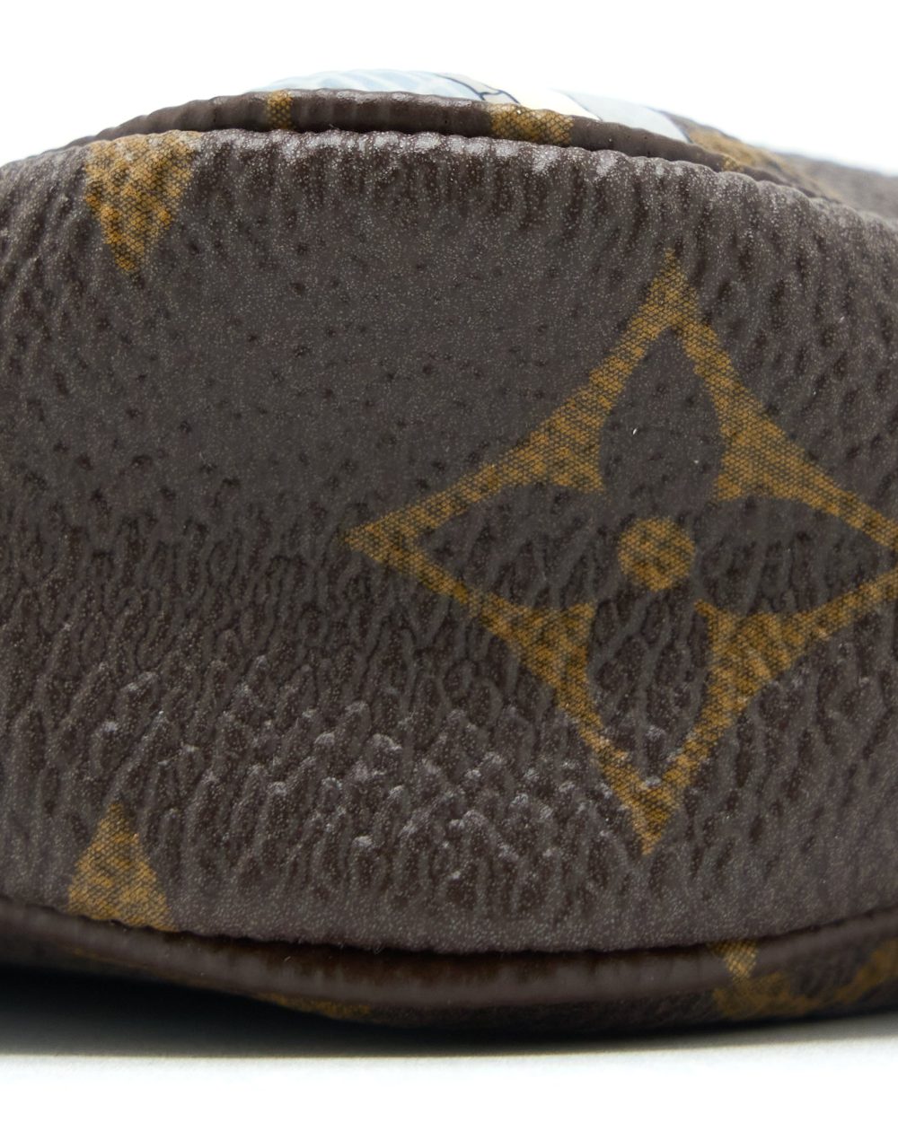 AAA Replica Louis Vuitton LV 2022 CHRISTMAS LIMITED MINI POCHETTE ACCESSORIES MONOGRAM CANVAS PARIS BOUTIQUE GHW