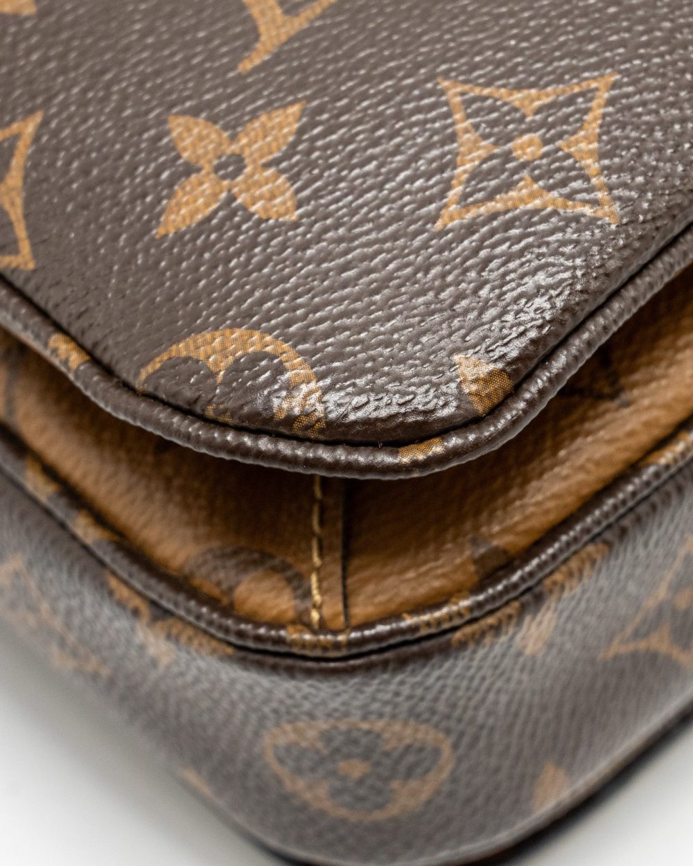 AAA Replica Louis Vuitton LV POCHETTE MÉTIS MONOGRAM REVERSE CANVAS GHW