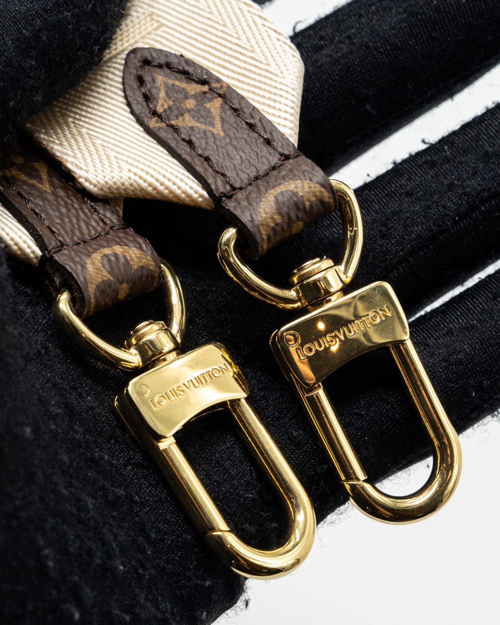 AAA Replica Louis Vuitton LV ONTHEGO PM MONOGRAM CANVAS GHW (NEW VERSION)