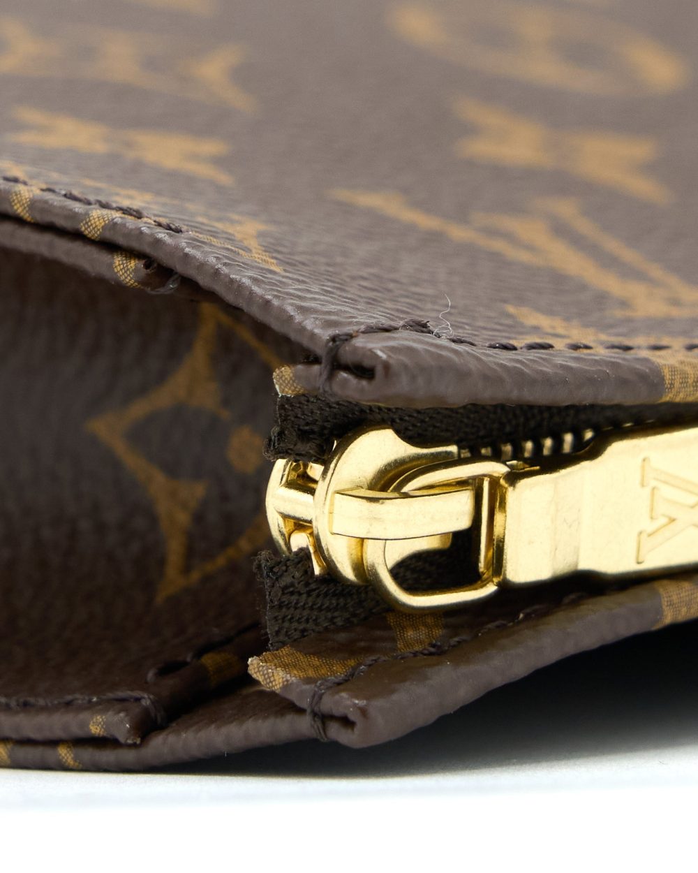 AAA Replica Louis Vuitton LV TOILETRY POCHETTE 26 MONOGRAM CANVAS GHW