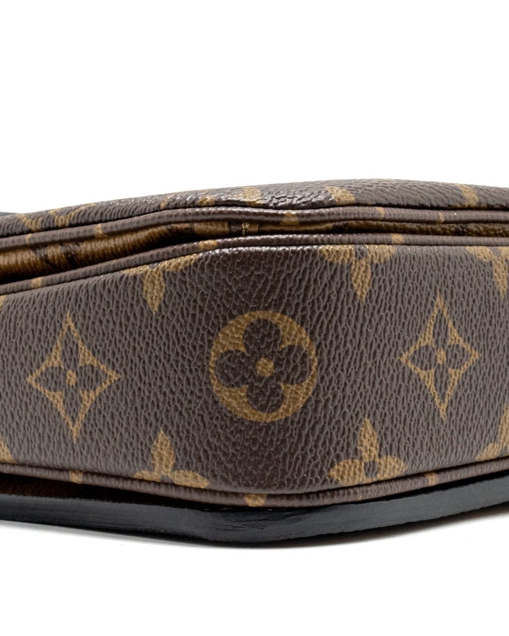 AAA Replica Louis Vuitton LV POCHETTE METIS MONOGRAM REVERSE CANVAS GHW