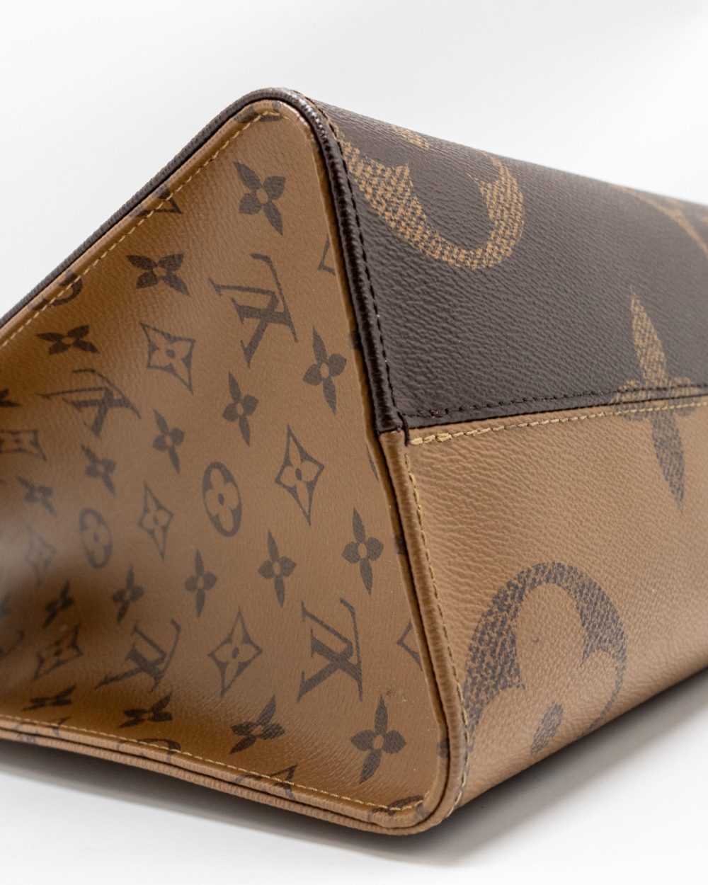 AAA Replica Louis Vuitton LV ONTHEGO MM MONOGRAM CANVAS GHW