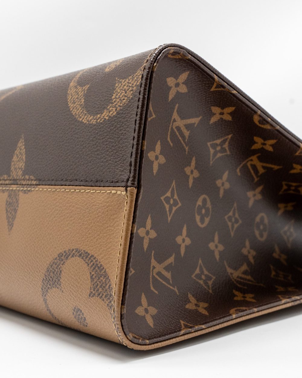AAA Replica Louis Vuitton LV ONTHEGO MM MONOGRAM CANVAS GHW