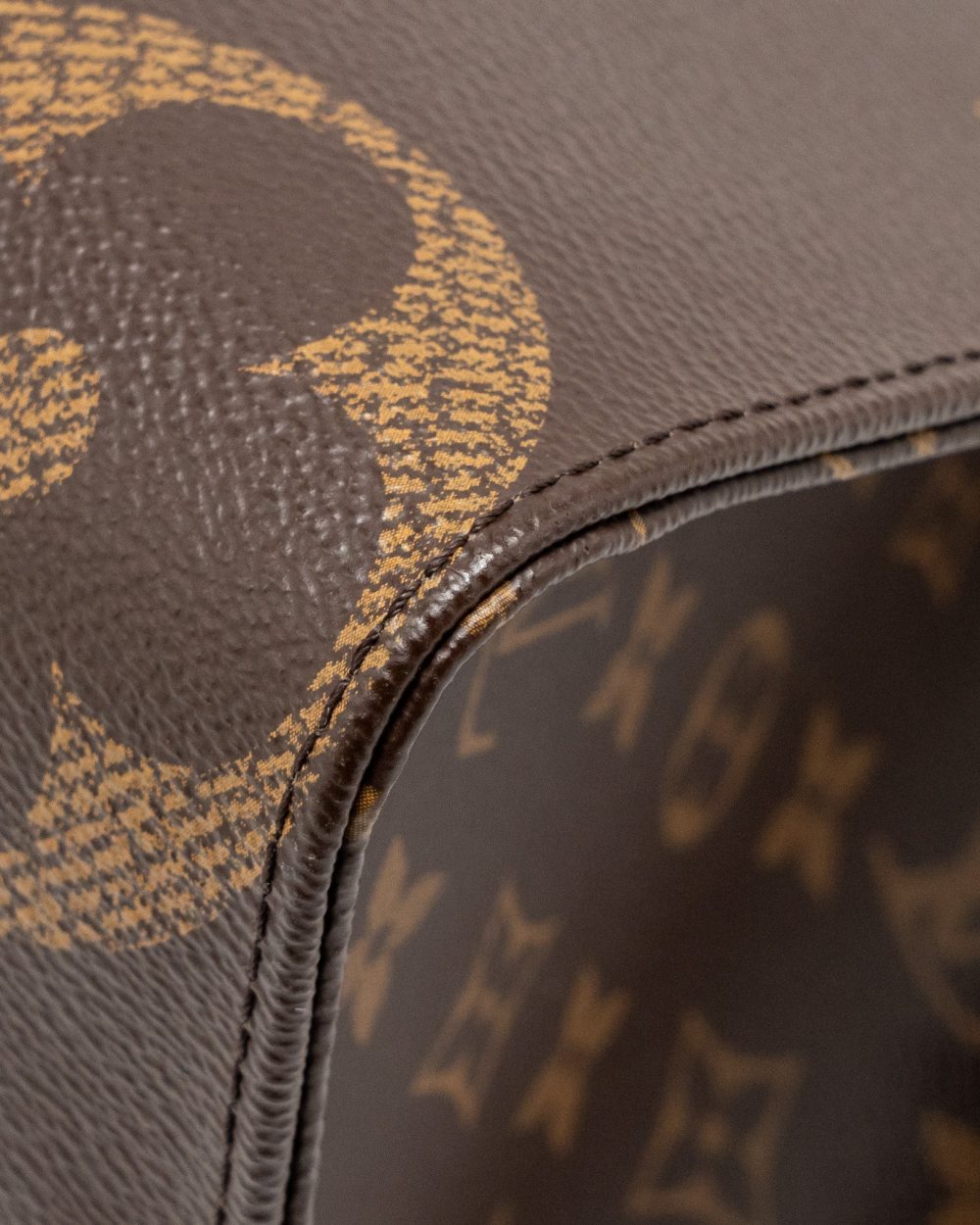 AAA Replica Louis Vuitton LV ONTHEGO MM MONOGRAM CANVAS GHW