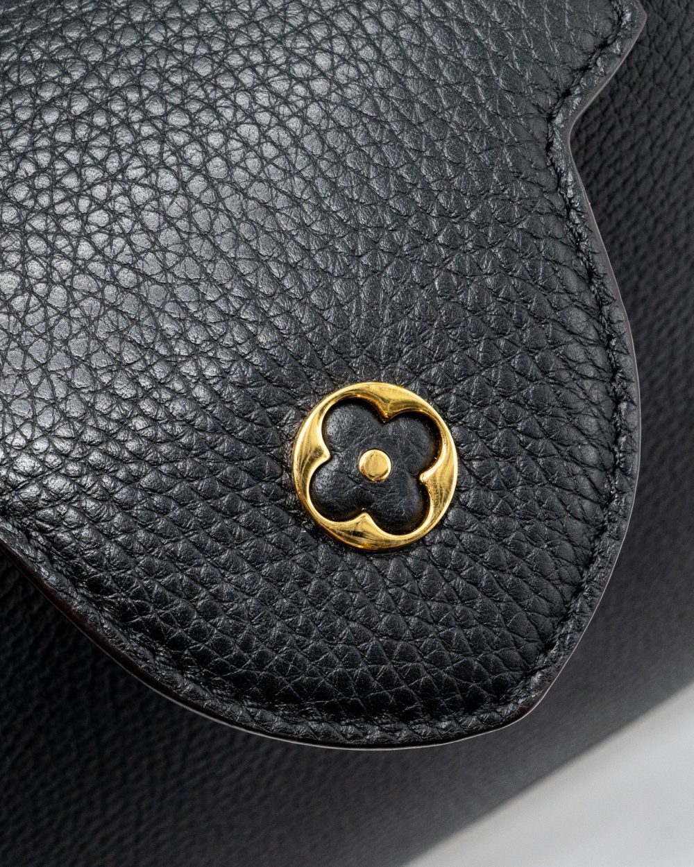 AAA Replica Louis Vuitton LV CAPUCINES BB TAURILLON BLACK / PINK GHW