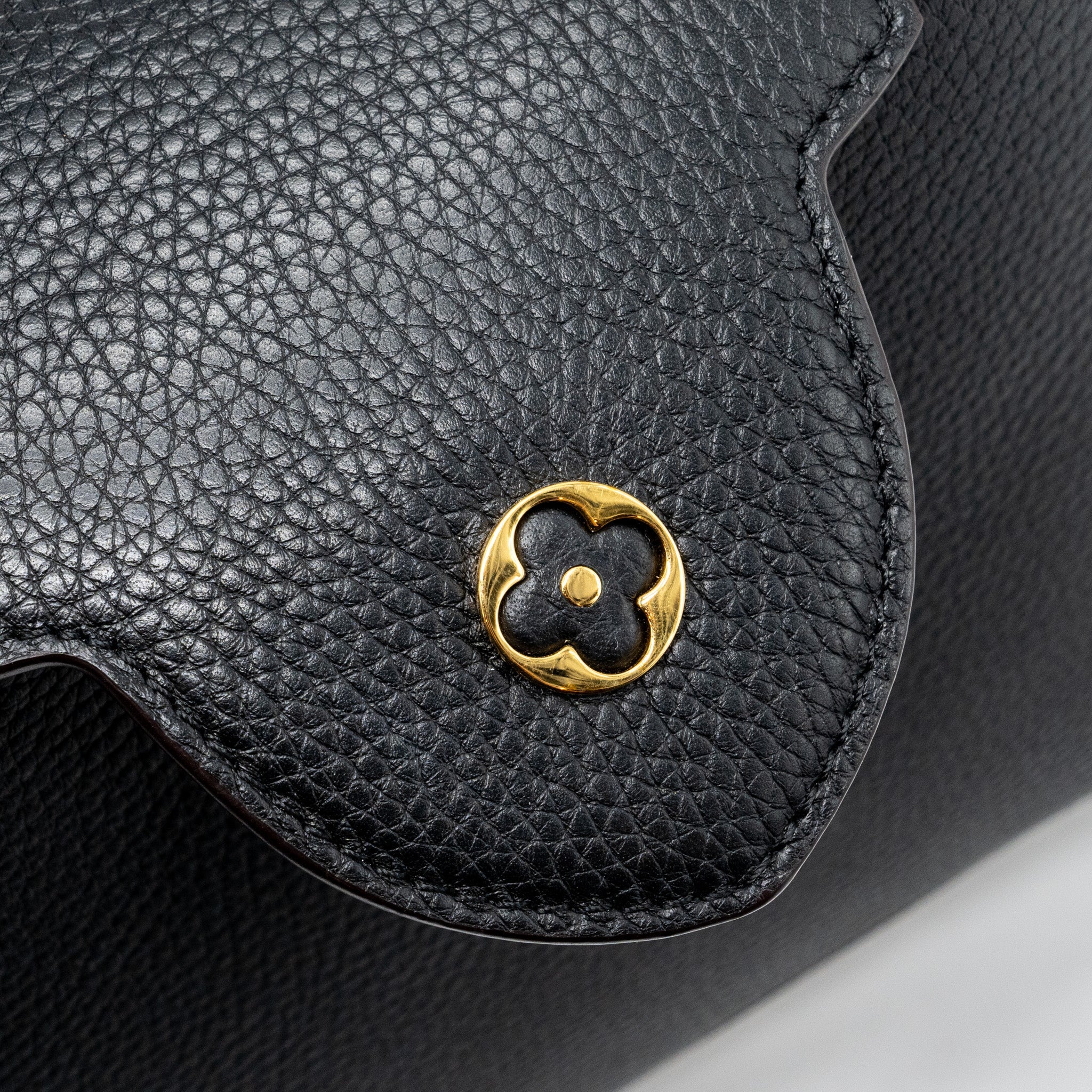 AAA Replica Louis Vuitton LV CAPUCINES BB TAURILLON BLACK / PINK GHW