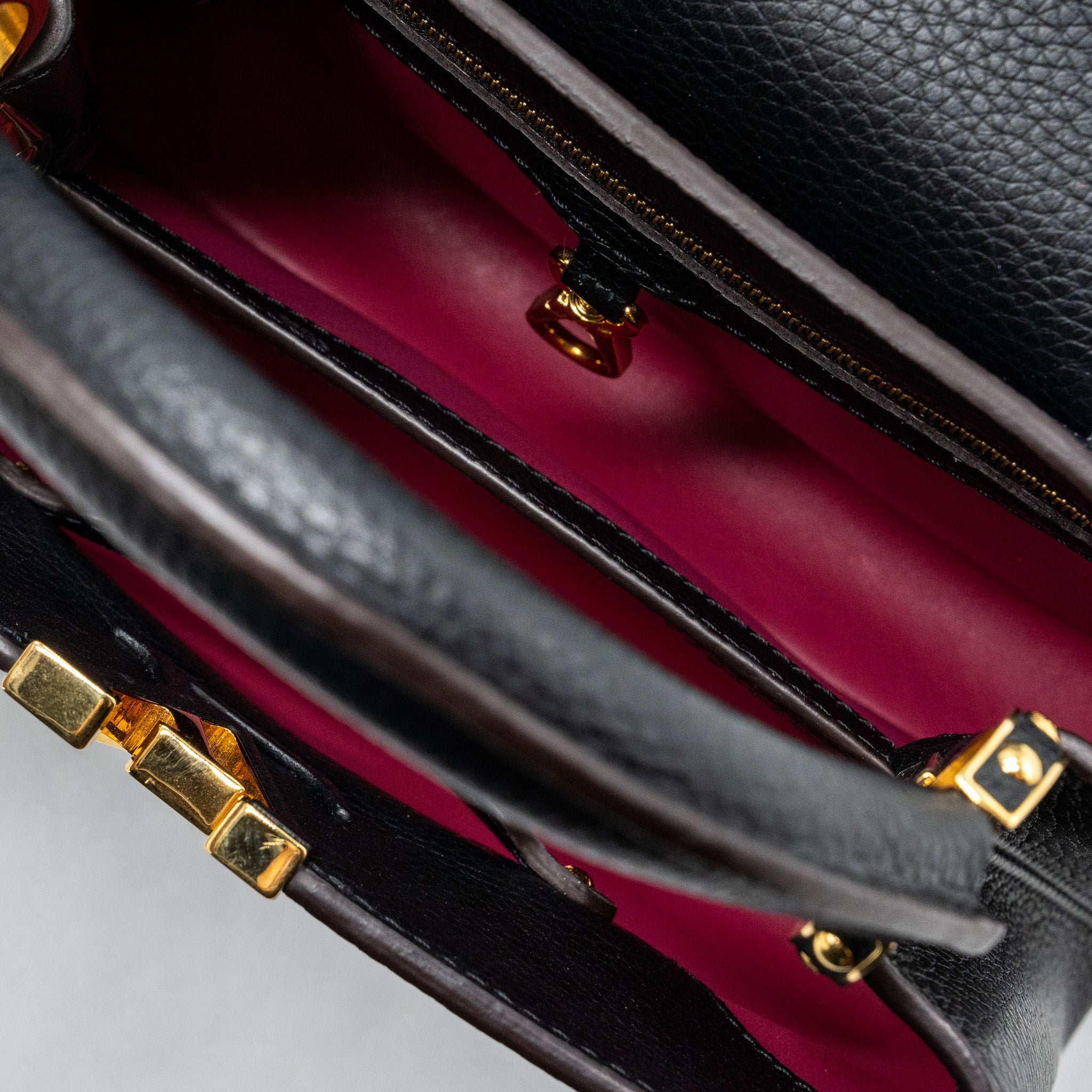 AAA Replica Louis Vuitton LV CAPUCINES BB TAURILLON BLACK / PINK GHW