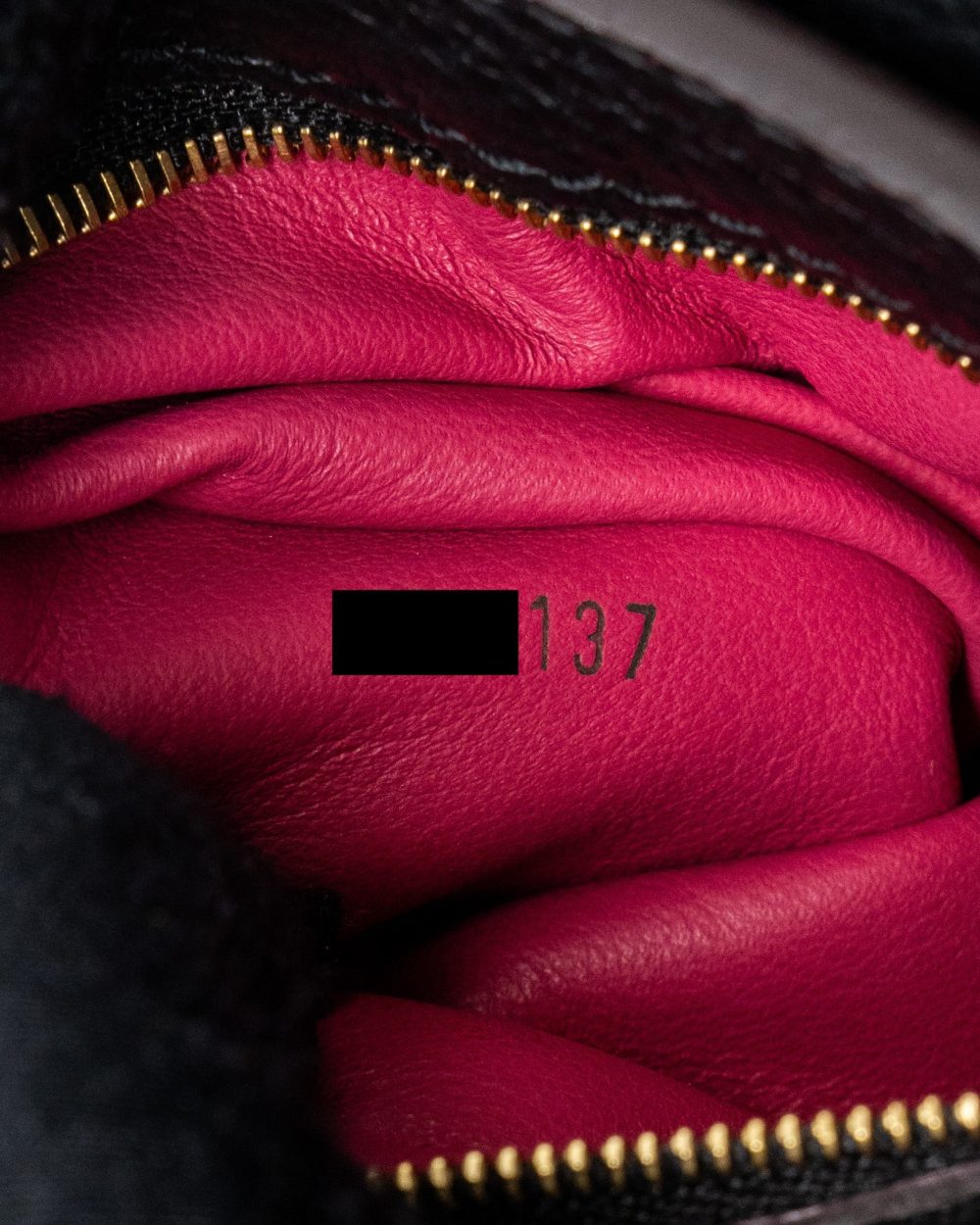 AAA Replica Louis Vuitton LV CAPUCINES BB TAURILLON BLACK / PINK GHW