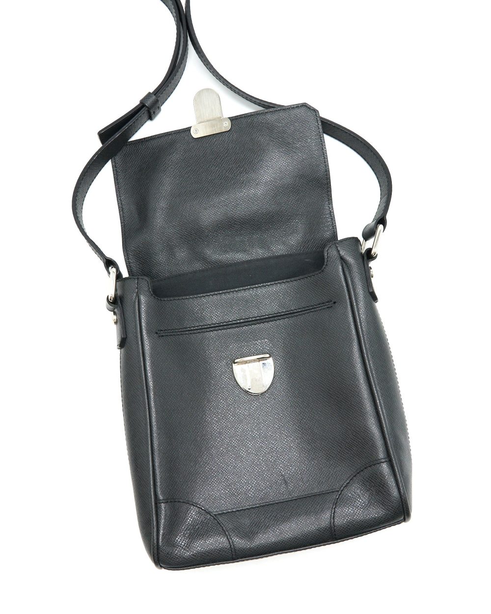 AAA Replica Louis Vuitton LV MEN'S MESSENGER BAG IN BLACK