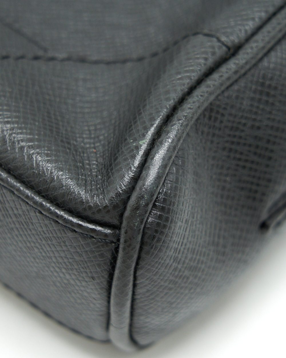 AAA Replica Louis Vuitton LV MEN'S MESSENGER BAG IN BLACK