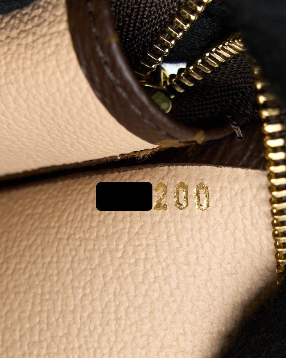 AAA Replica Louis Vuitton LV TOILETRY POCHETTE 26 MONOGRAM CANVAS GHW