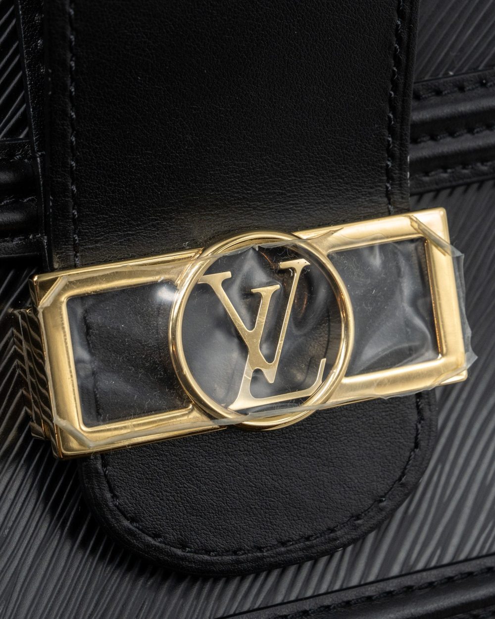 AAA Replica Louis Vuitton LV DAUPHINE MM EPI BLACK GHW (NEW VERSION)