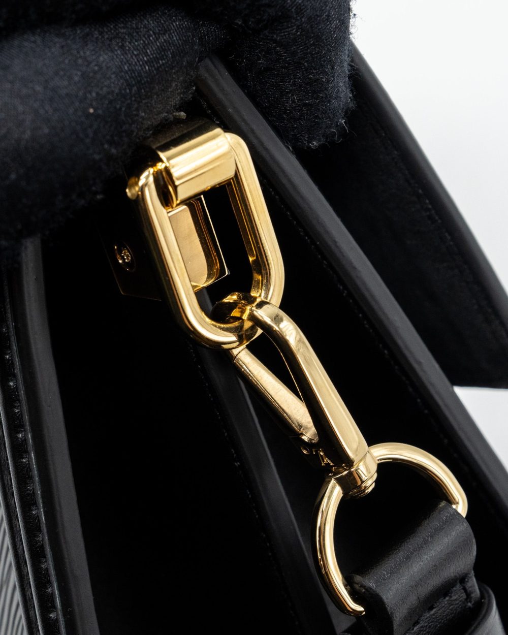 AAA Replica Louis Vuitton LV DAUPHINE MM EPI BLACK GHW (NEW VERSION)