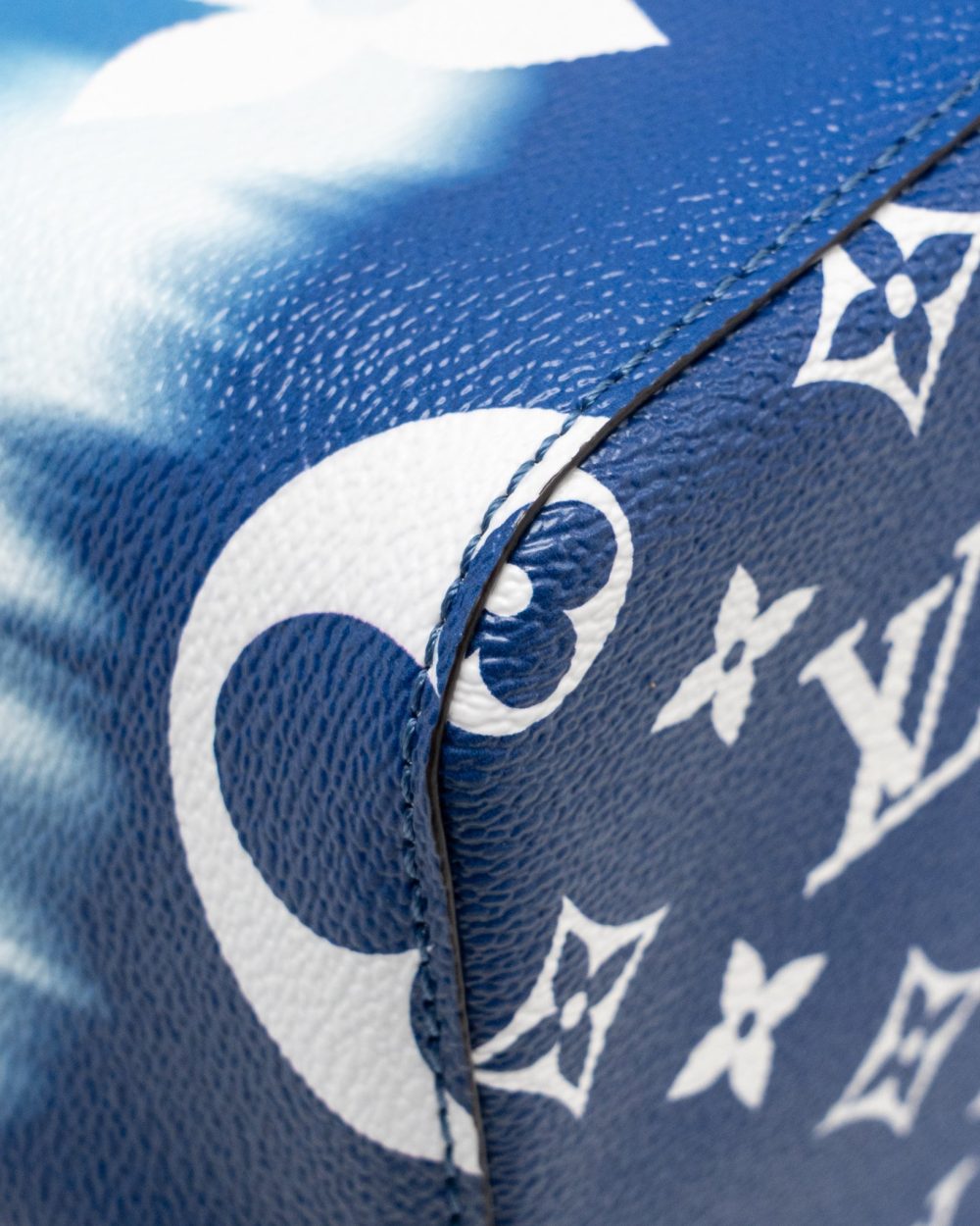 AAA Replica Louis Vuitton LV NEONOE LV ESCALE MM PASTEL GIANT MONOGRAM CANVAS BLUE/WHITE SHW