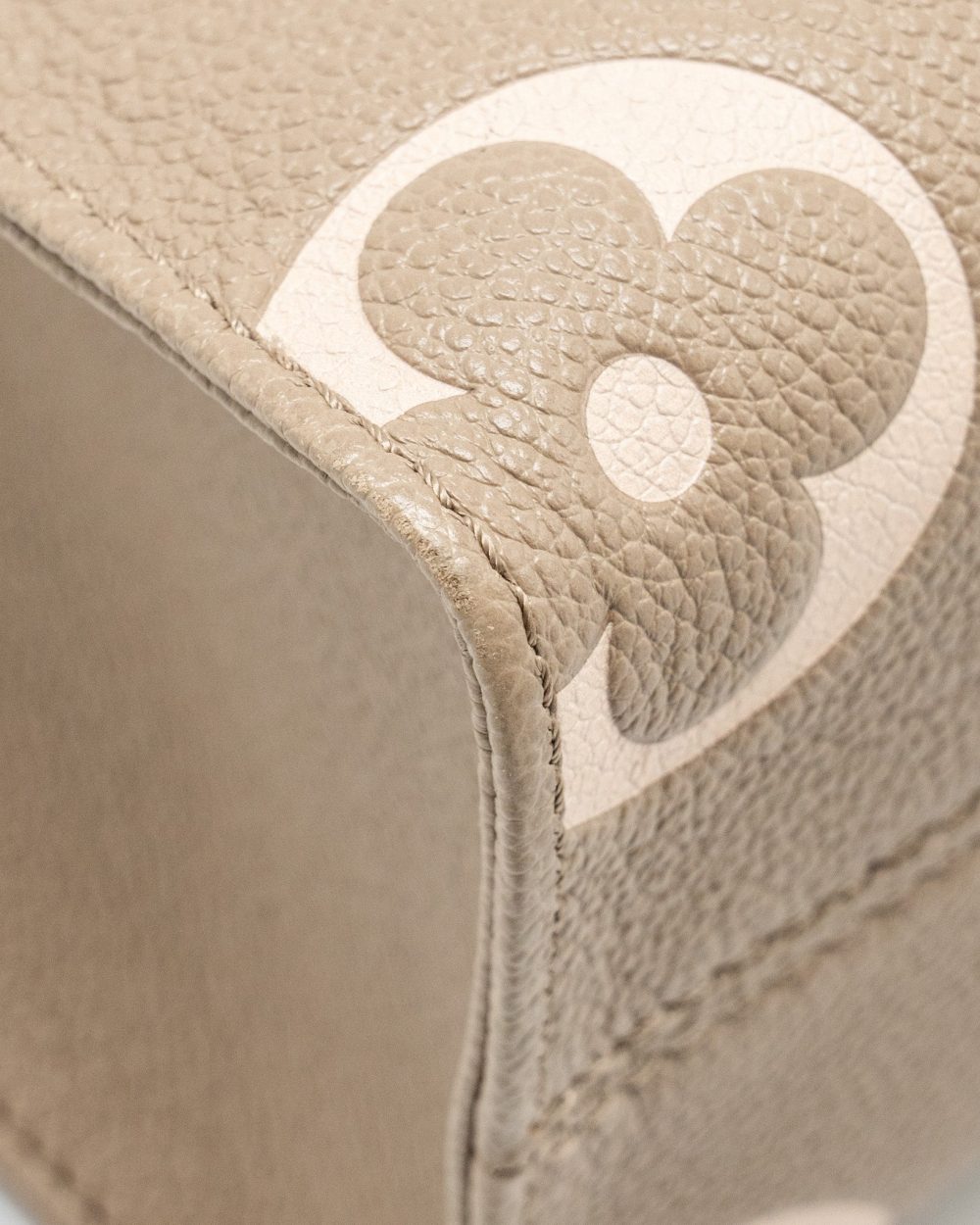 AAA Replica Louis Vuitton LV ONTHEGO PM BICOLOUR MONOGRAM EMPREINTE LEATHER TOURTERELLE/CREME GHW