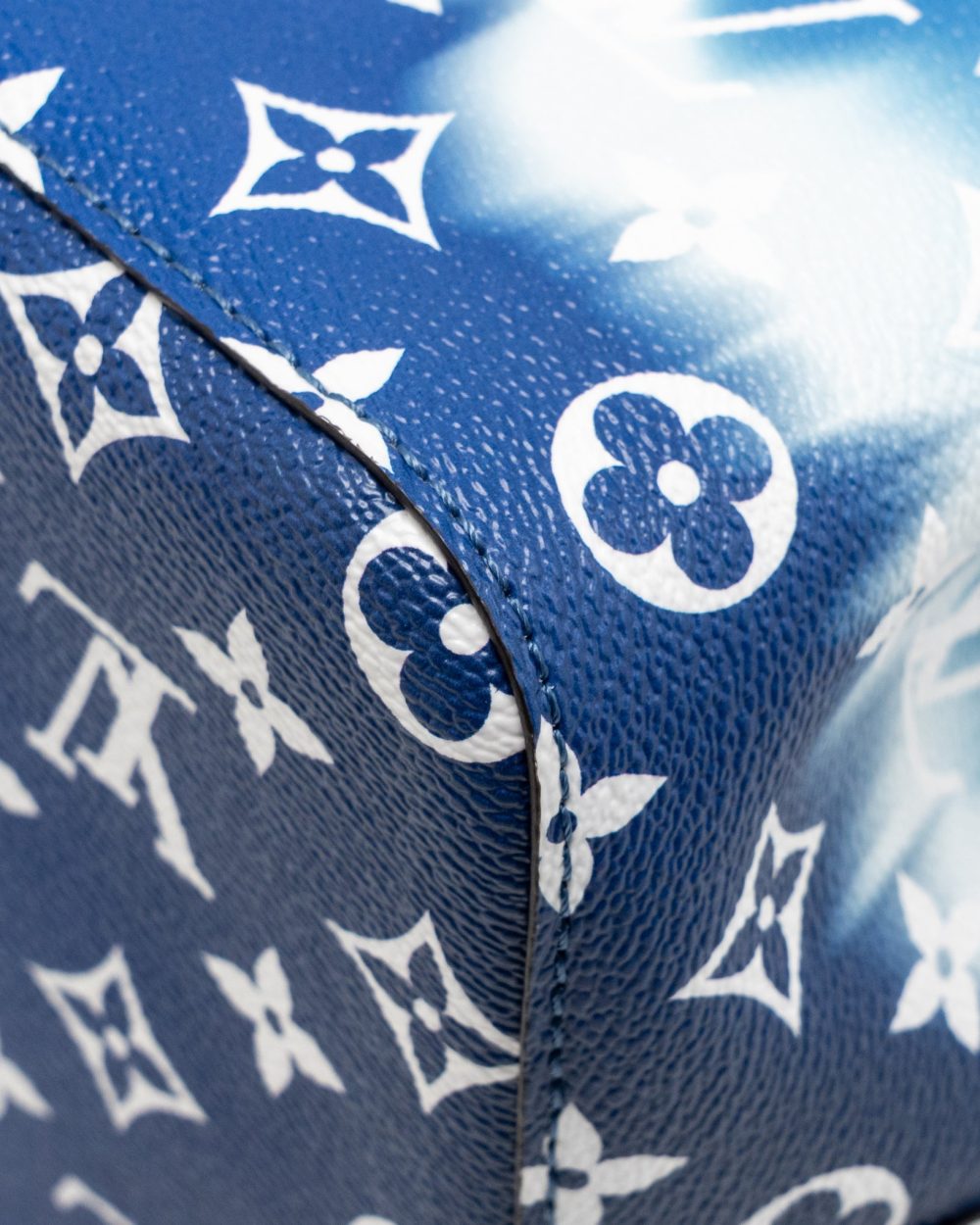 AAA Replica Louis Vuitton LV NEONOE LV ESCALE MM PASTEL GIANT MONOGRAM CANVAS BLUE/WHITE SHW
