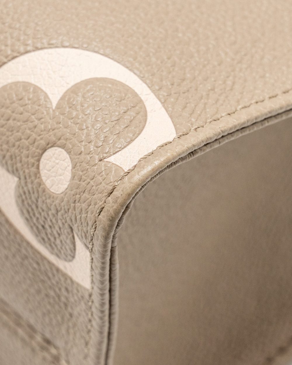 AAA Replica Louis Vuitton LV ONTHEGO PM BICOLOUR MONOGRAM EMPREINTE LEATHER TOURTERELLE/CREME GHW