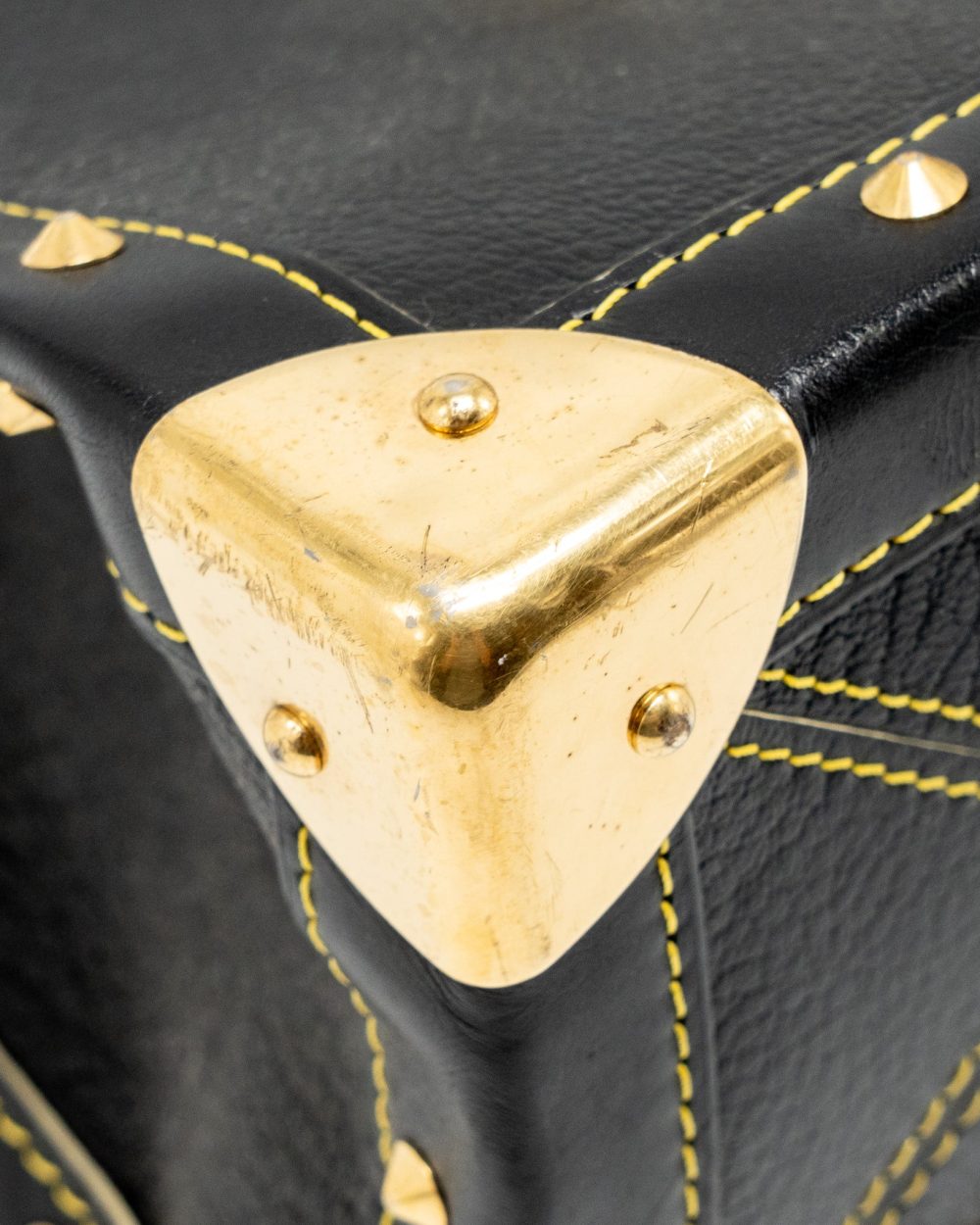 AAA Replica Louis Vuitton LV VINTAGE SHOULDER BAG BLACK GHW