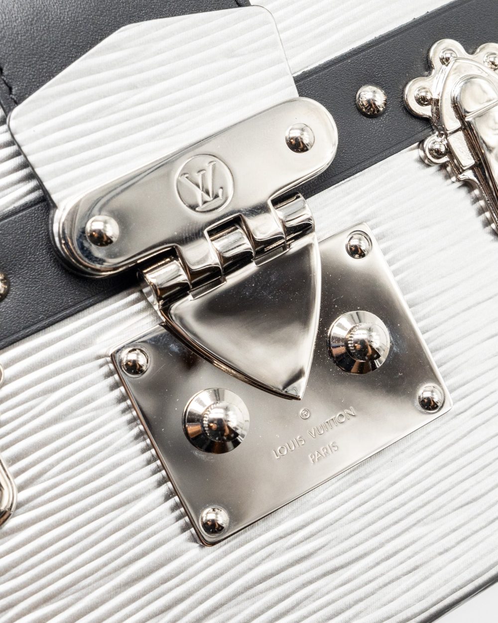 AAA Replica Louis Vuitton LV PETITE MALLE EPI WHITE/BLACK GHW