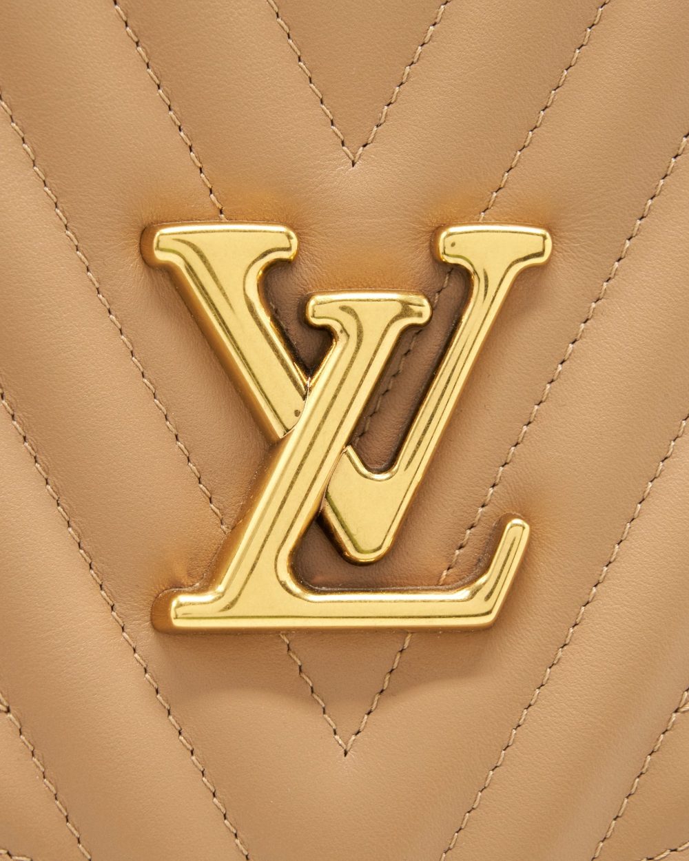 AAA Replica Louis Vuitton LV QUILTED CALFSKIN NEW WAVE CHAIN TOTE BAG