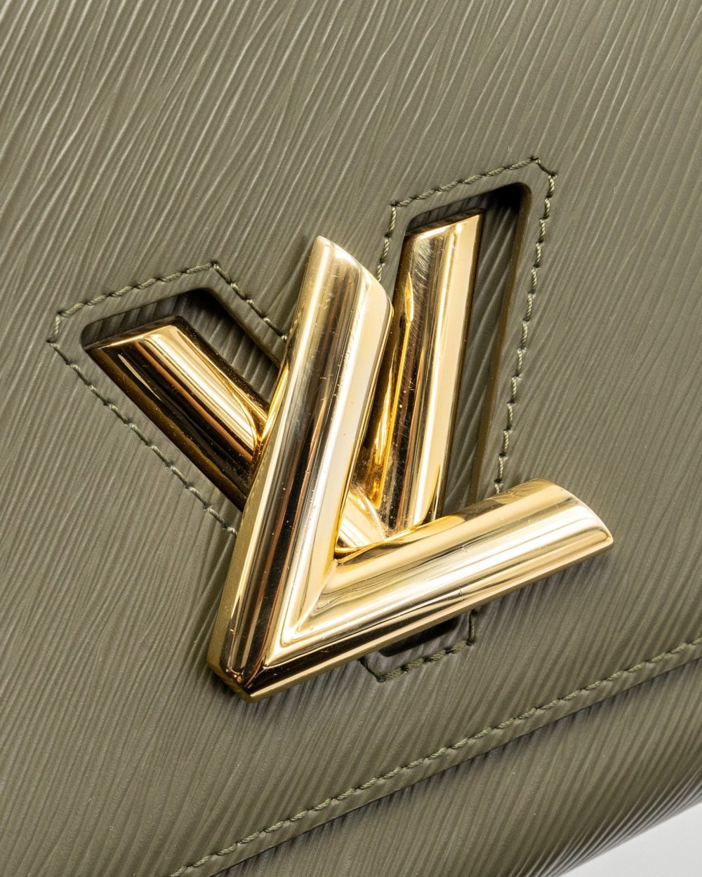 AAA Replica Louis Vuitton LV TWIST MM EPI OLIVE/WHITE GHW