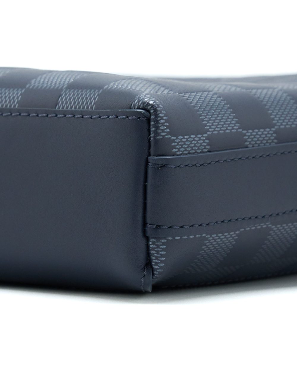 AAA Replica Louis Vuitton LV DISCOVERY MESSENGER BB DAMIER INFINI SHW