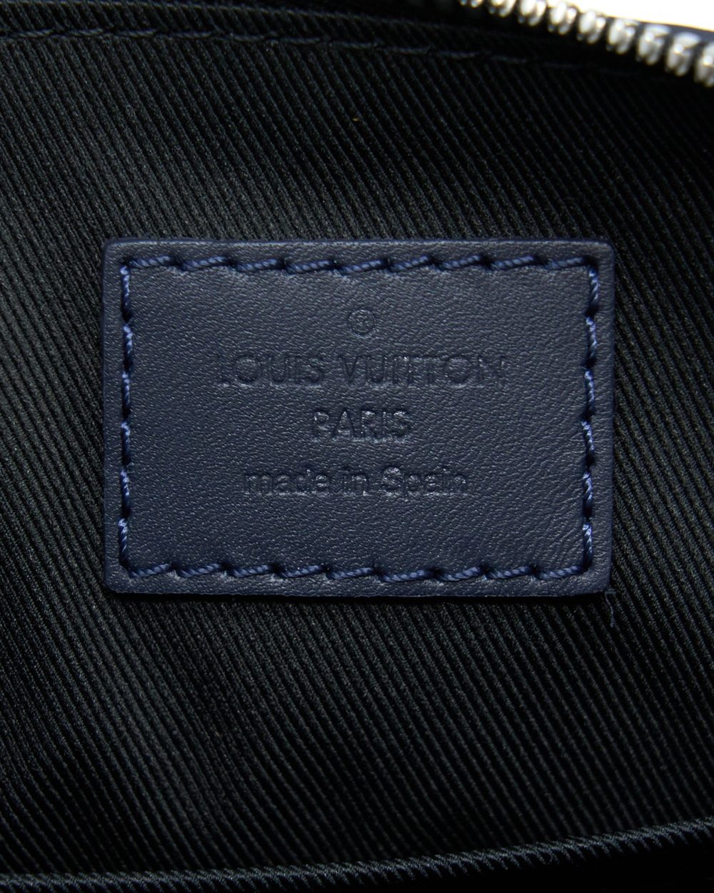 AAA Replica Louis Vuitton LV DISCOVERY MESSENGER BB DAMIER INFINI SHW