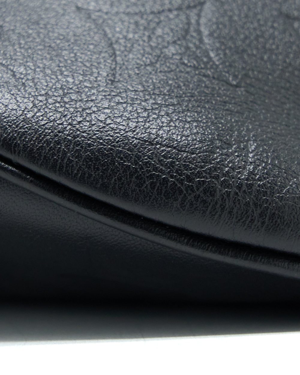AAA Replica Louis Vuitton LV DISCOVERY BUMBAG PM MONOGRAM SHADOW CALFSKIN BLACK/BLACK HARDWARE