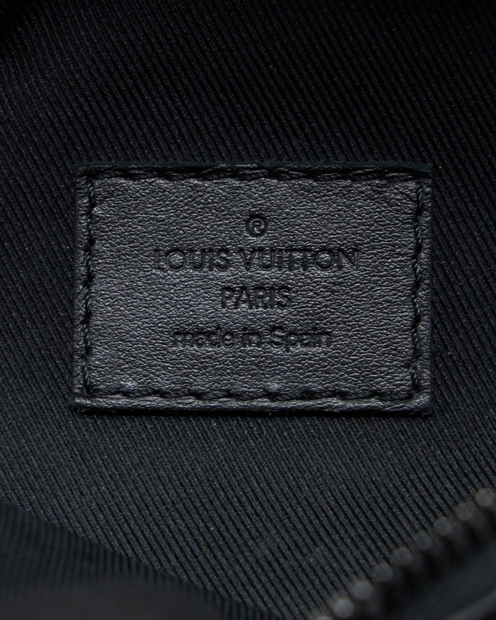 AAA Replica Louis Vuitton LV DISCOVERY BUMBAG PM MONOGRAM SHADOW CALFSKIN BLACK/BLACK HARDWARE
