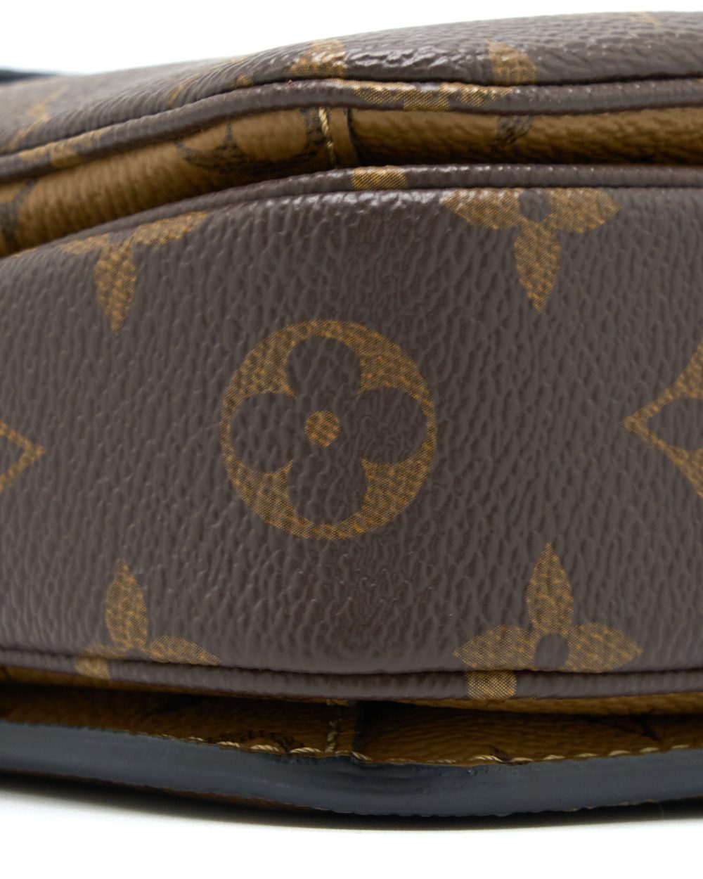 AAA Replica Louis Vuitton LV POCHETTE MÉTIS MONOGRAM REVERSE CANVAS GHW