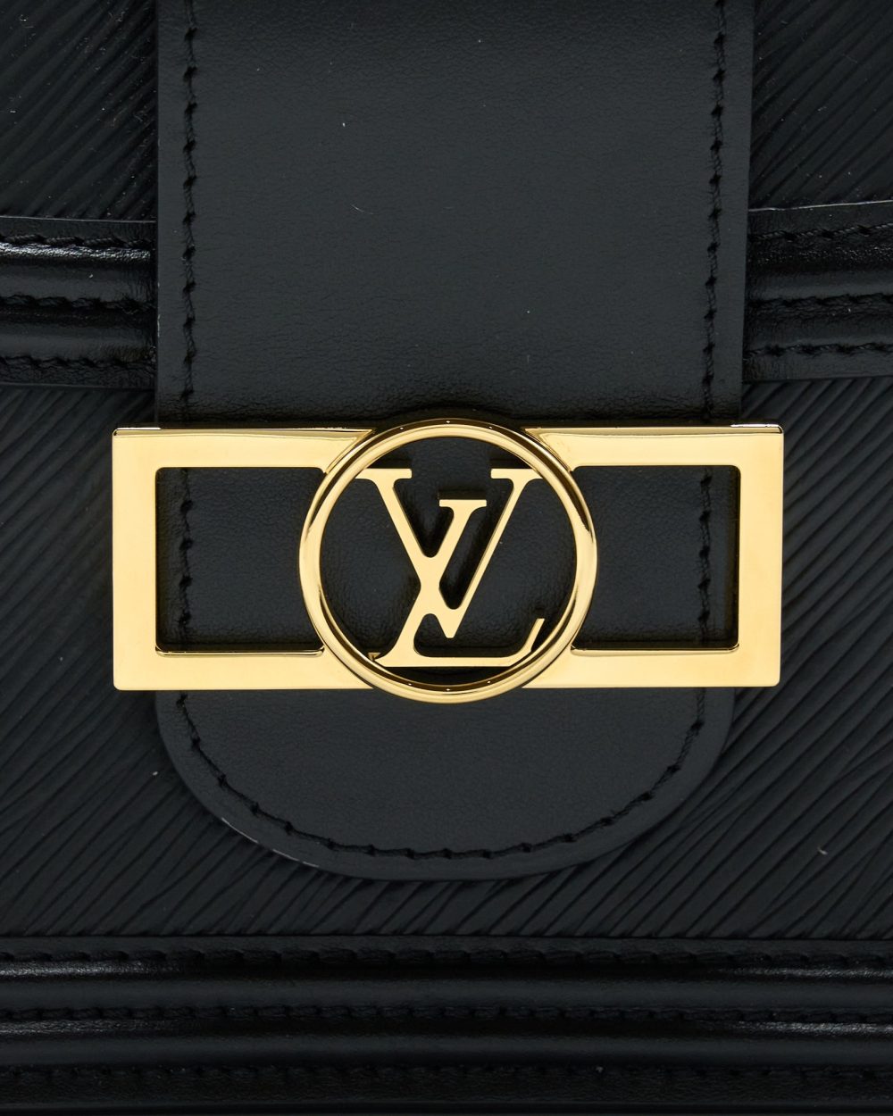 AAA Replica Louis Vuitton LV DAUPHINE MM EPI BLACK GHW
