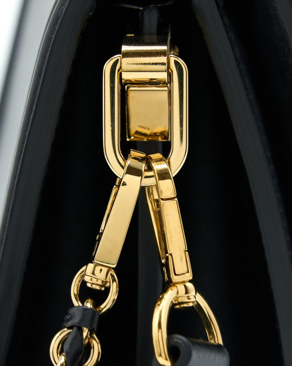 AAA Replica Louis Vuitton LV DAUPHINE MM EPI BLACK GHW
