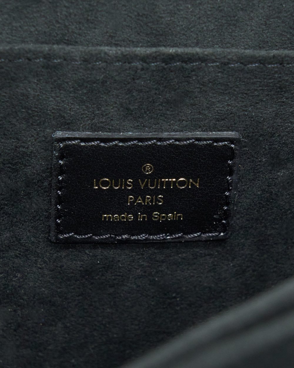 AAA Replica Louis Vuitton LV DAUPHINE MM EPI BLACK GHW
