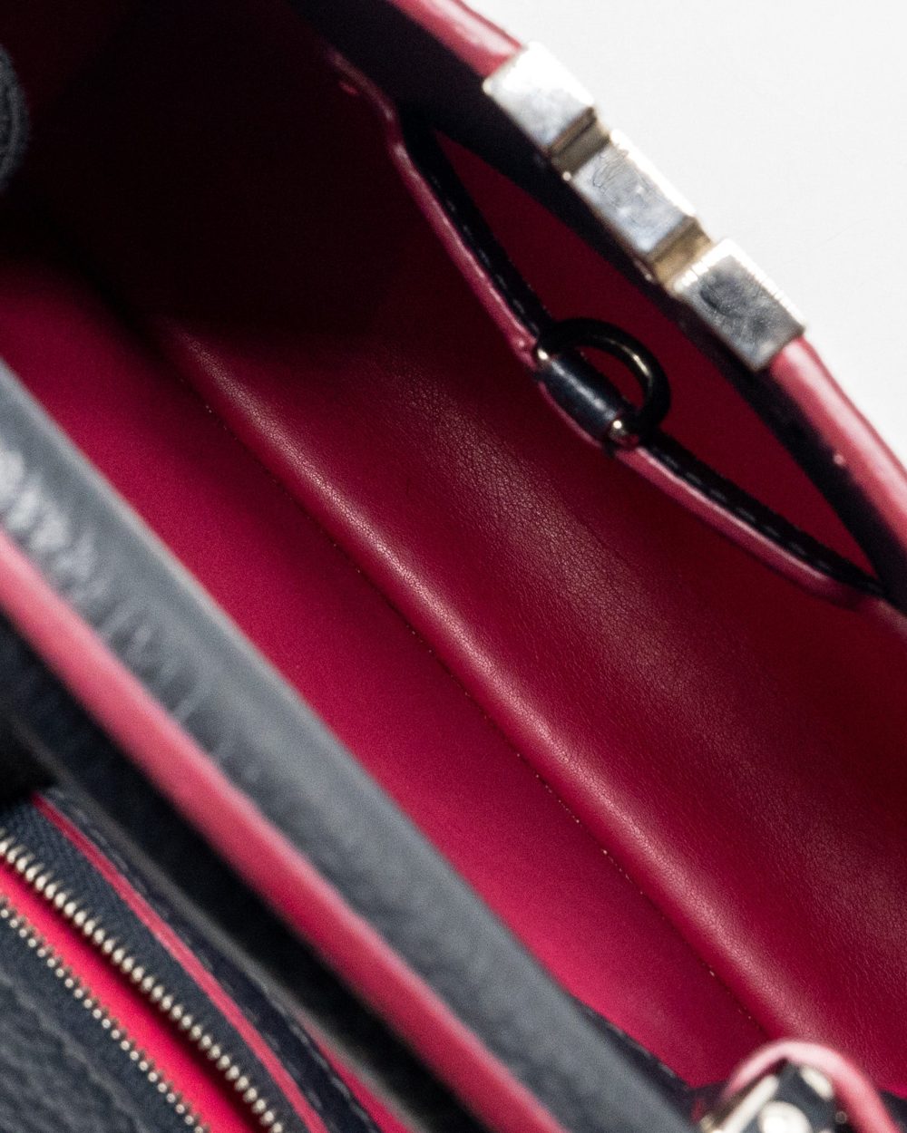 AAA Replica Louis Vuitton LV CAPUCINES BB TAURILLON NAVY SHW