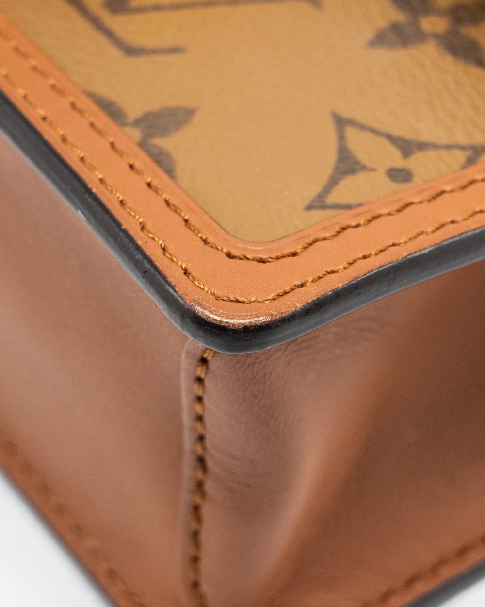 AAA Replica Louis Vuitton LV DAUPHINE CHAIN WALLET MONOGRAM REVERSE CANVAS GHW